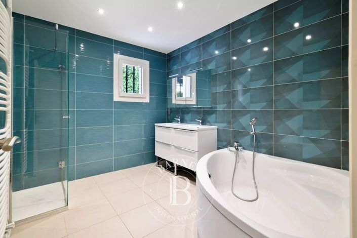 Image No.12-6 Bed House for sale