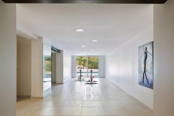 Image No.19-6 Bed House for sale