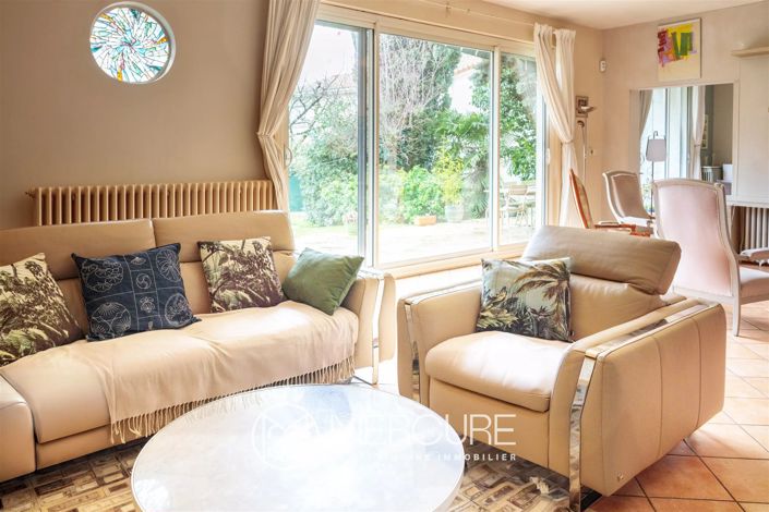 Image No.2-5 Bed House for sale