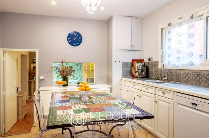 Image No.7-5 Bed House for sale