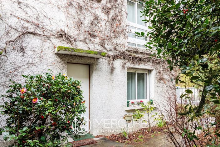 Image No.9-5 Bed House for sale