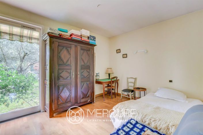 Image No.9-6 Bed House for sale