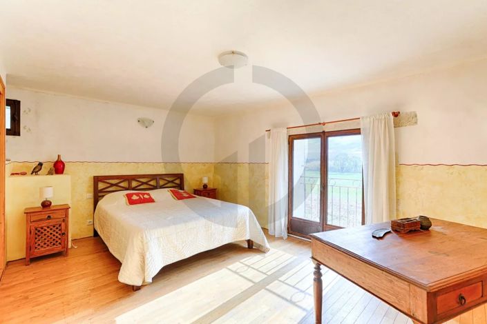 Image No.21-6 Bed House for sale