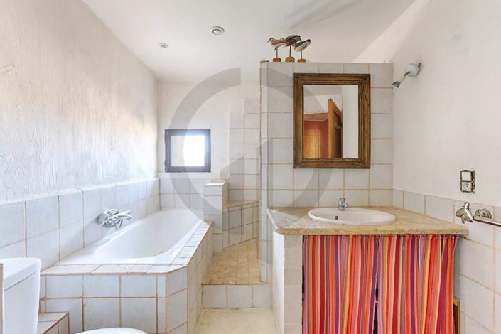 Image No.25-6 Bed House for sale