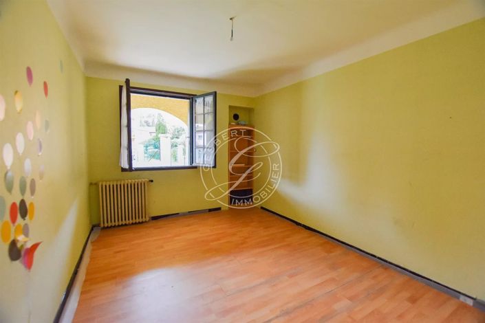 Image No.7-7 Bed House for sale