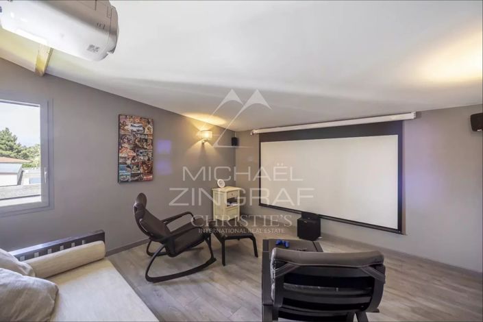 Image No.11-6 Bed House for sale