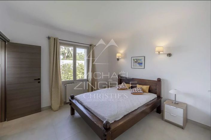 Image No.16-6 Bed House for sale