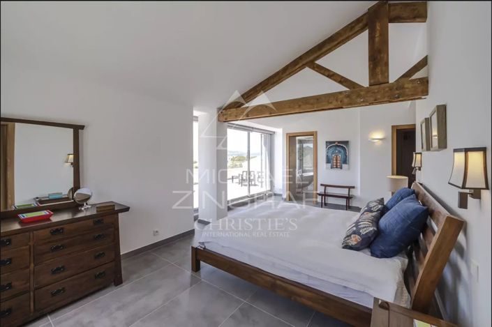 Image No.5-6 Bed House for sale