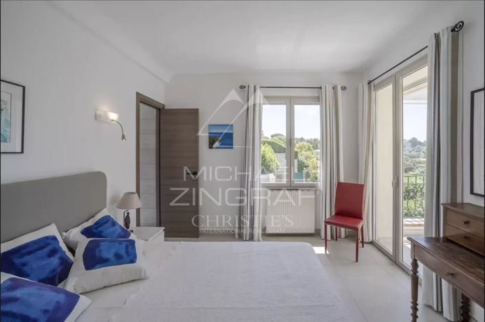 Image No.8-6 Bed House for sale