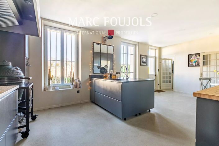 Image No.18-6 Bed House for sale