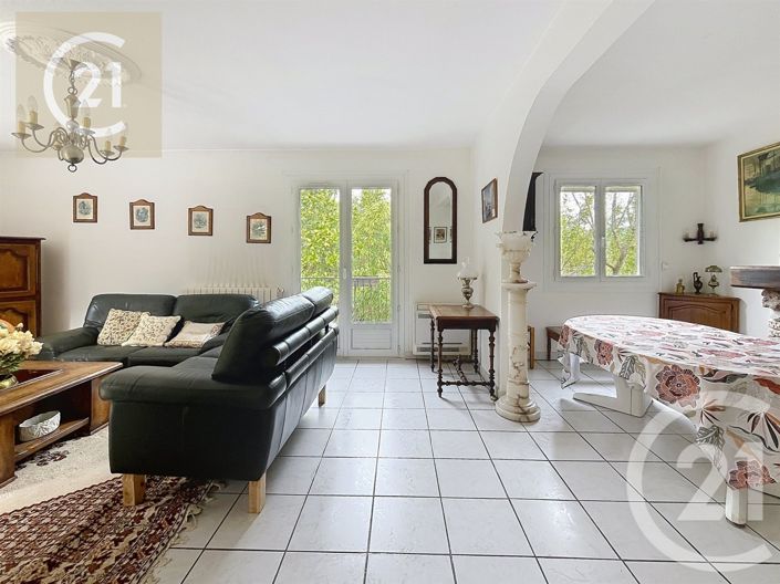 Image No.17-5 Bed House for sale