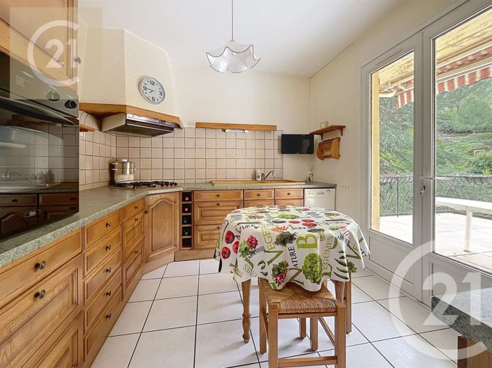 Image No.8-5 Bed House for sale