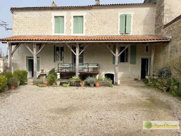 1 - Aigre, Maison
