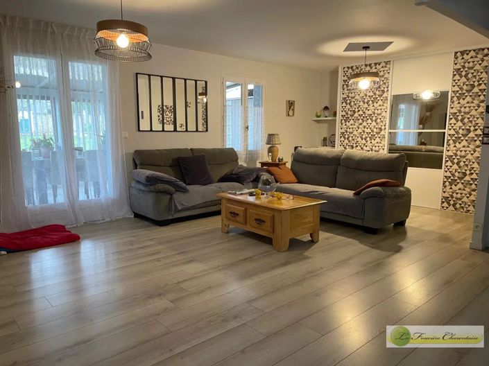 Image No.8-2 Bed House for sale