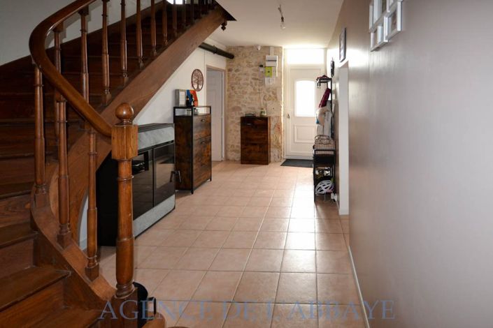 Image No.2-4 Bed House for sale