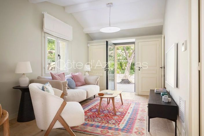 Image No.17-5 Bed House for sale