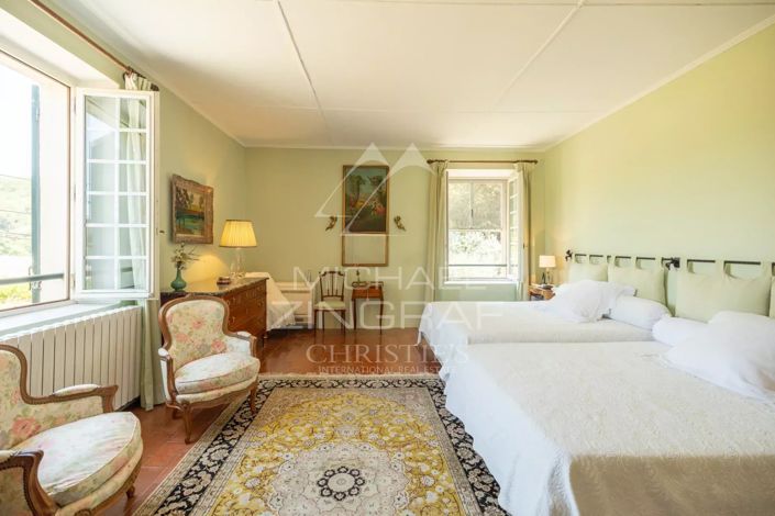 Image No.8-4 Bed House for sale