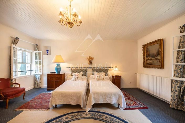 Image No.9-4 Bed House for sale