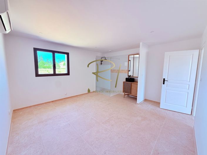 Image No.5-5 Bed House for sale