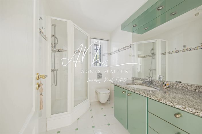 Image No.18-4 Bed House for sale