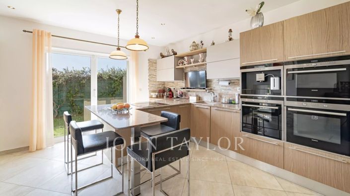 Image No.5-4 Bed House for sale