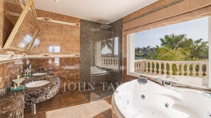 Image No.9-4 Bed House for sale