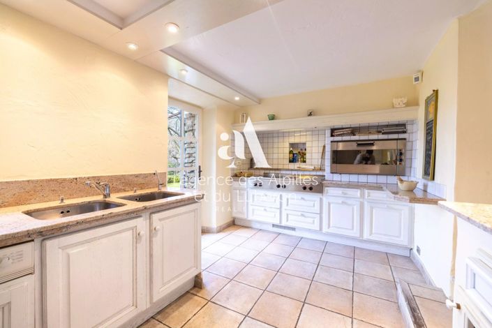 Image No.22-7 Bed House for sale