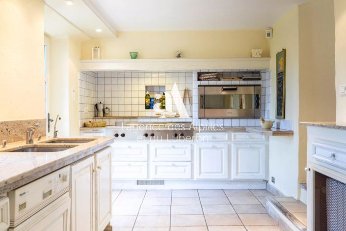 Image No.8-7 Bed House for sale