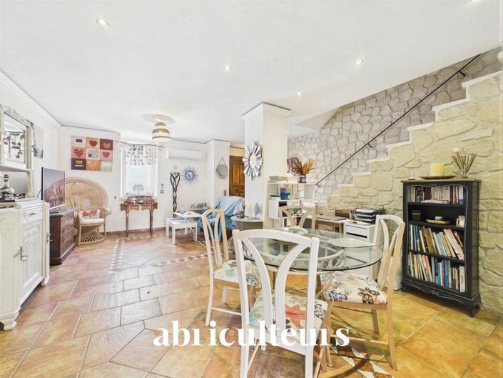 Image No.3-3 Bed House for sale