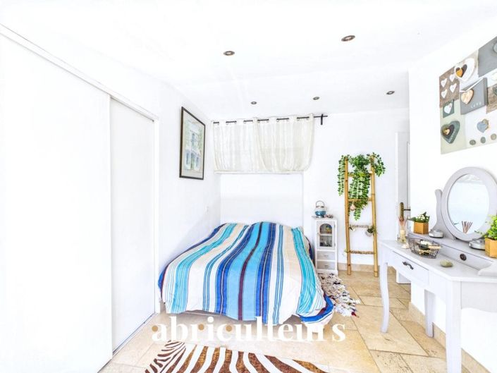 Image No.8-3 Bed House for sale