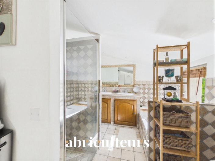 Image No.9-3 Bed House for sale