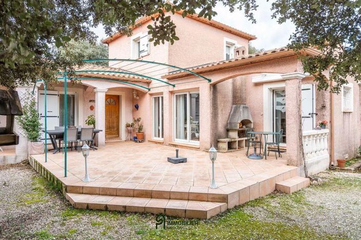 Image No.2-Maison de 3 chambres à vendre à Uzès