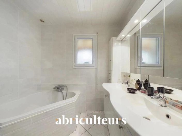 Image No.13-4 Bed House for sale