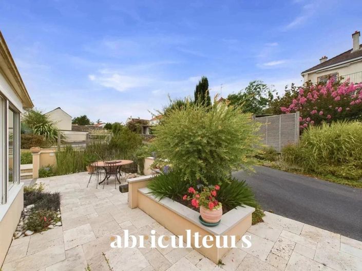 Image No.2-4 Bed House for sale