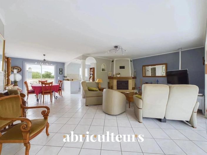 Image No.6-4 Bed House for sale