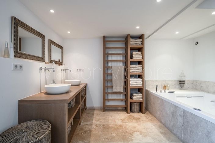 Image No.17-13 Bed House for sale