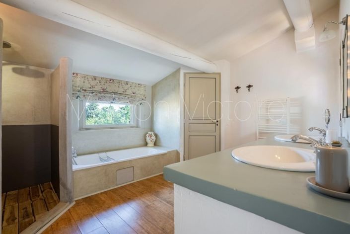 Image No.17-5 Bed House for sale