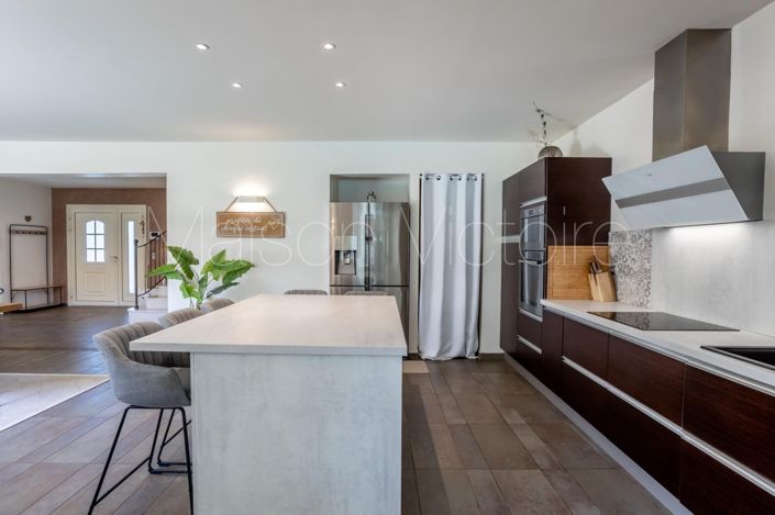 Image No.17-4 Bed House for sale