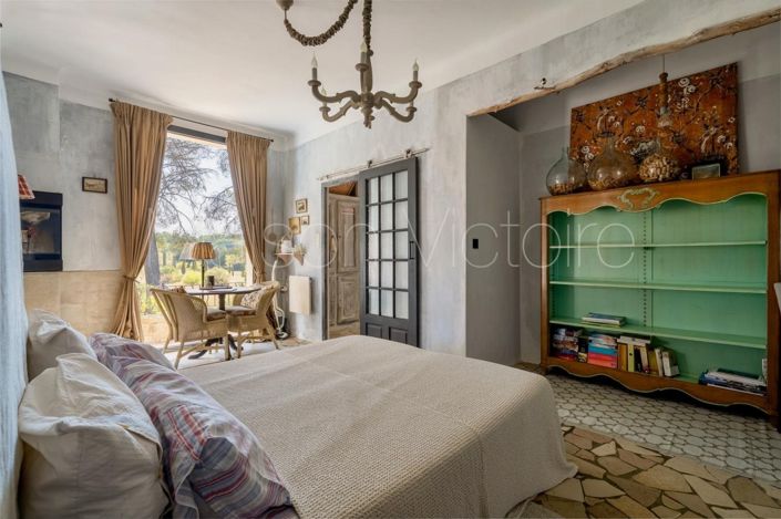 Image No.24-4 Bed House for sale