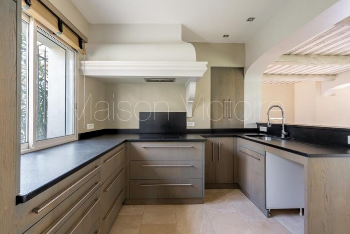 Image No.9-5 Bed House for sale