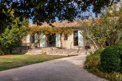 1 - Gordes, House