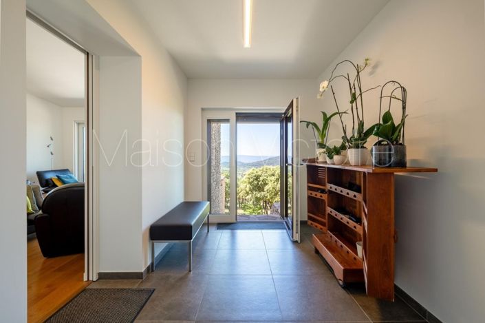 Image No.21-4 Bed House for sale