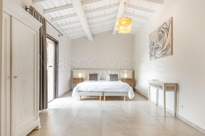 Image No.20-8 Bed House for sale