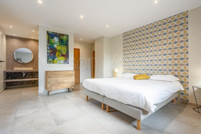 Image No.22-8 Bed House for sale