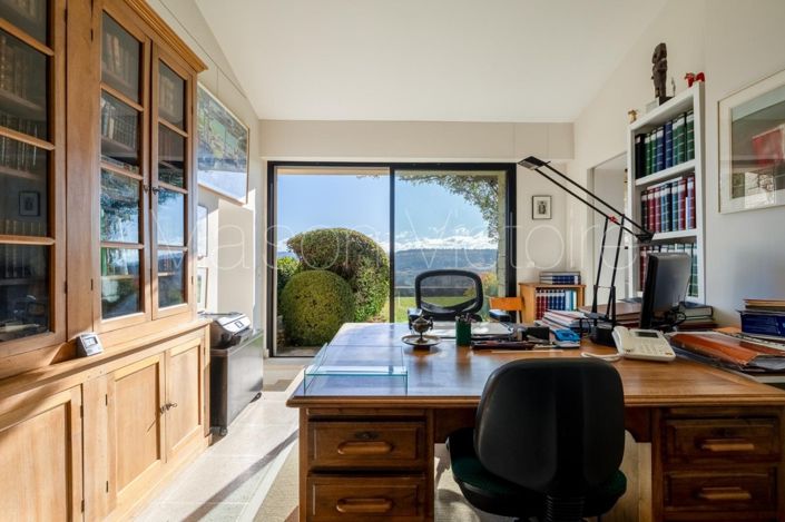 Image No.12-5 Bed House for sale