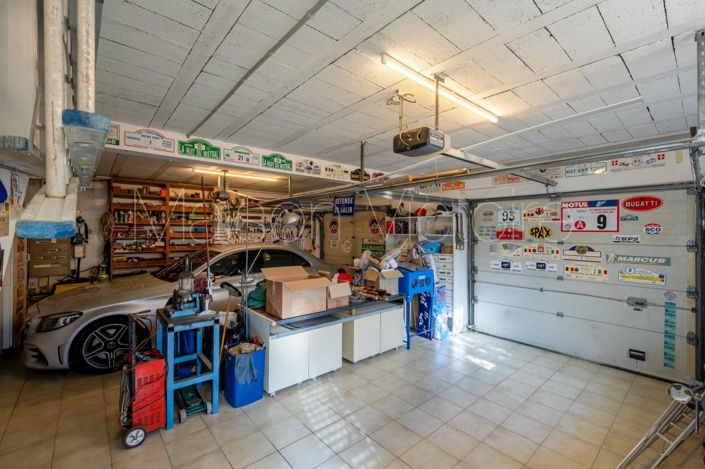 Image No.24-5 Bed House for sale