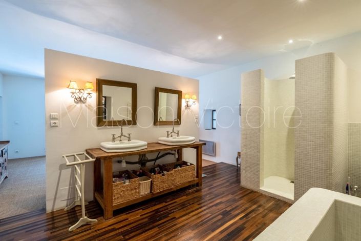 Image No.24-5 Bed House for sale