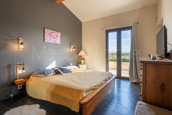 Image No.22-4 Bed House for sale