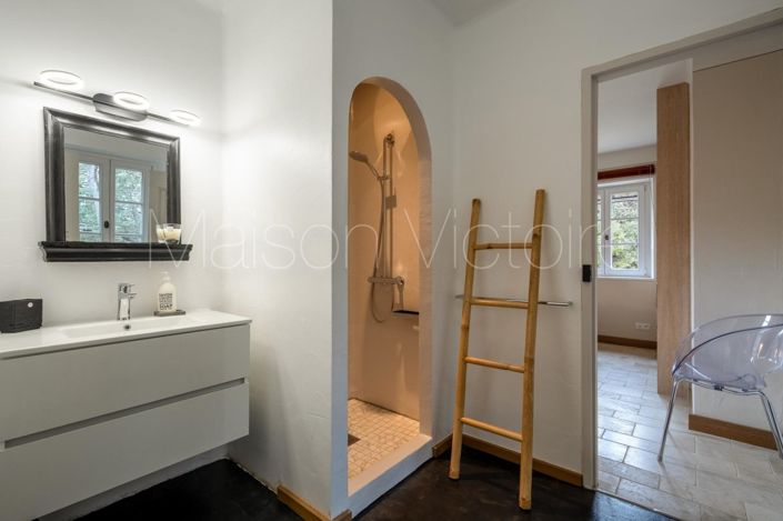 Image No.21-6 Bed House for sale