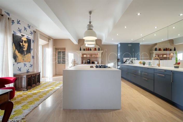 Image No.4-8 Bed House for sale